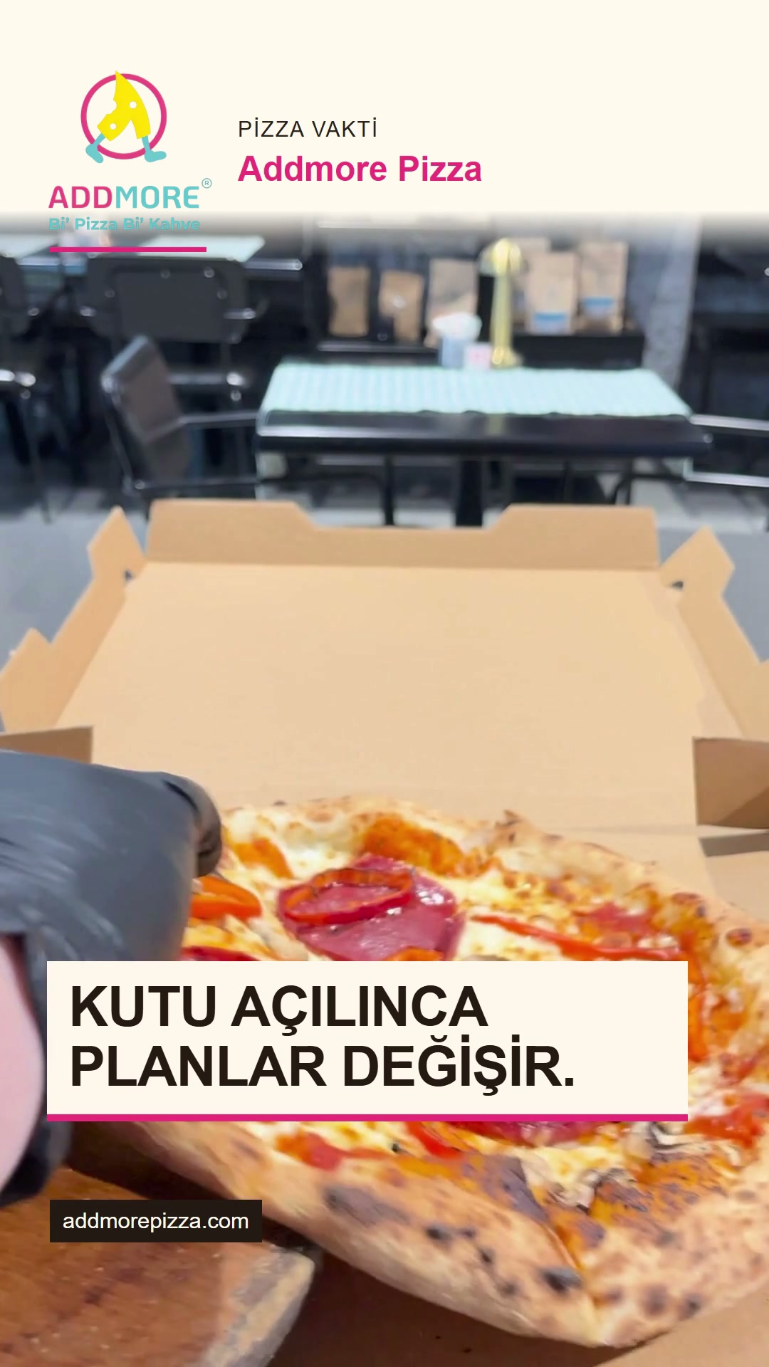 Addmore Pizza: kutu açılışı ve pizza sunumu